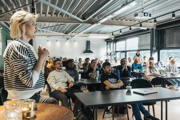Préparer les futures générations féminines avec la formation leadership
